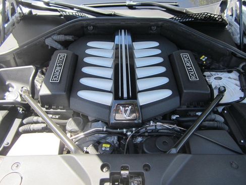 Used 2016 Rolls-Royce Dawn RWD image 16