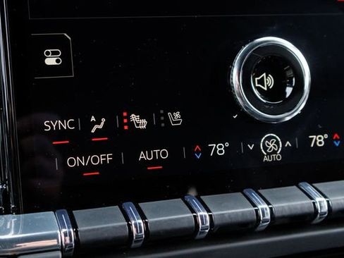 Used 2025 GMC Yukon XL Denali AWD/4WD image 28