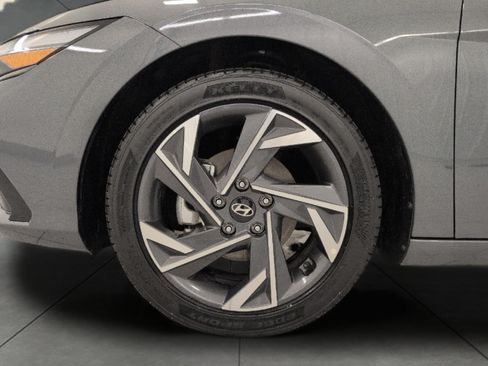 Used 2024 Hyundai Elantra SEL w/ Convenience Package FWD image 3
