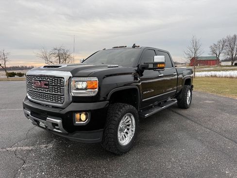 Used 2018 GMC Sierra 2500 Denali w/ Duramax Plus Package image 1