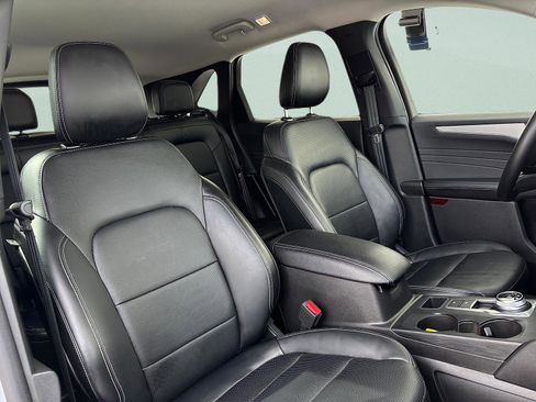Used 2025 Ford Escape Platinum AWD/4WD image 38