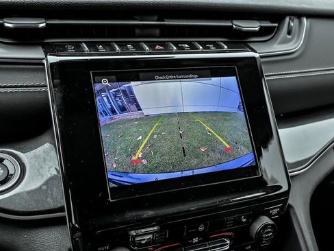 Used 2022 Jeep Grand Cherokee Laredo w/ Luxury Tech Group I image 22