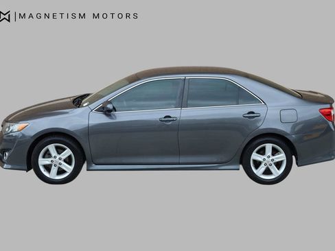 Used 2012 Toyota Camry SE image 3