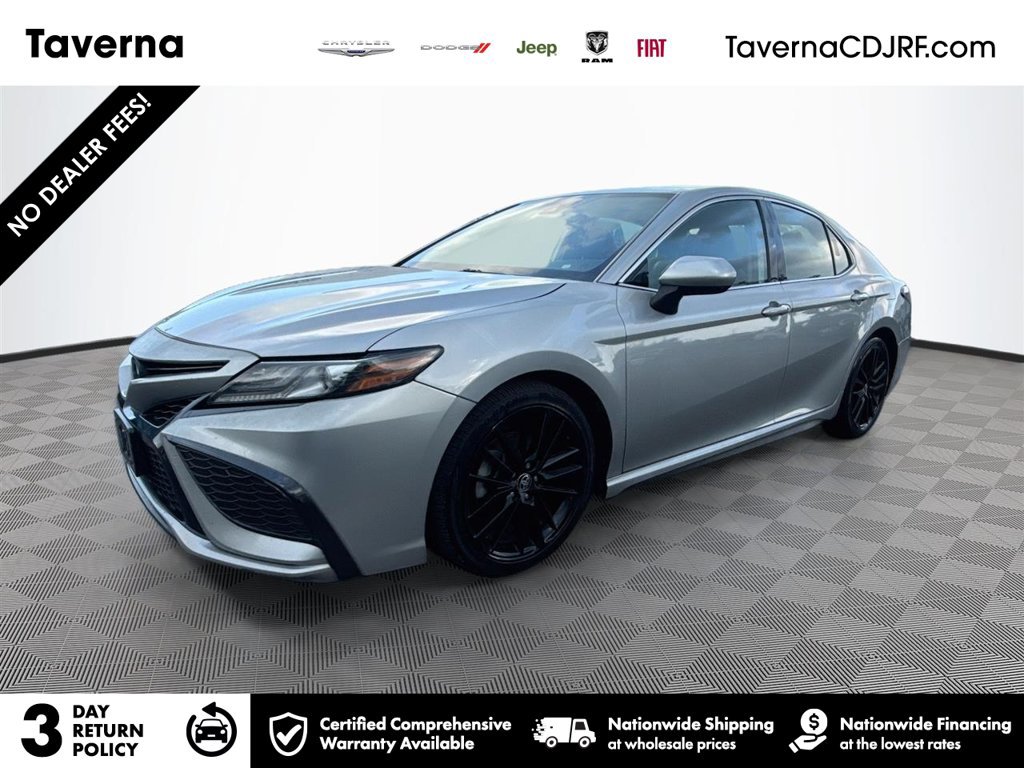 Used 2022 Toyota Camry XSE FWD image 1