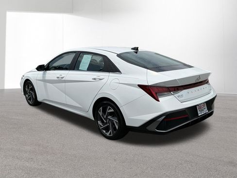 Used 2025 Hyundai Elantra Limited FWD image 5