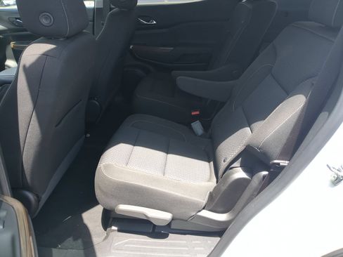 Certified 2023 GMC Acadia SLE w/ Driver Convenience Package AWD/4WD image 23