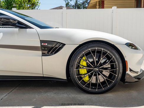 Used 2022 Aston Martin V8 Vantage Coupe image 11