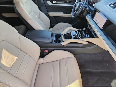 Certified 2025 Porsche Cayenne Coupe image 15