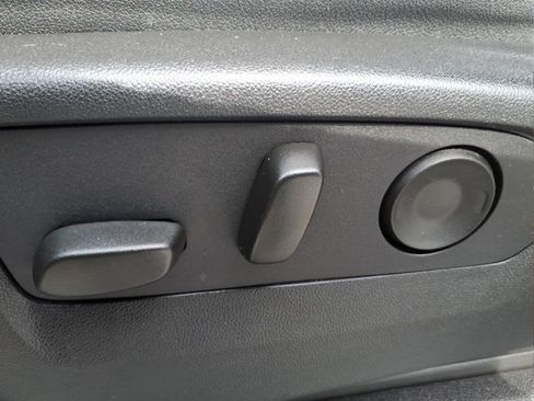 Used 2023 Chevrolet Tahoe Z71 w/ Luxury Package AWD/4WD image 17