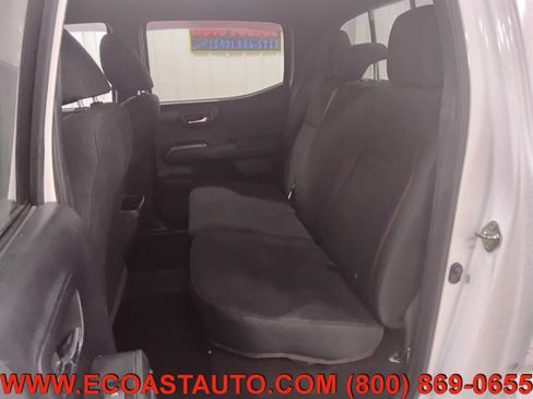 Used 2017 Toyota Tacoma TRD Off-Road image 13