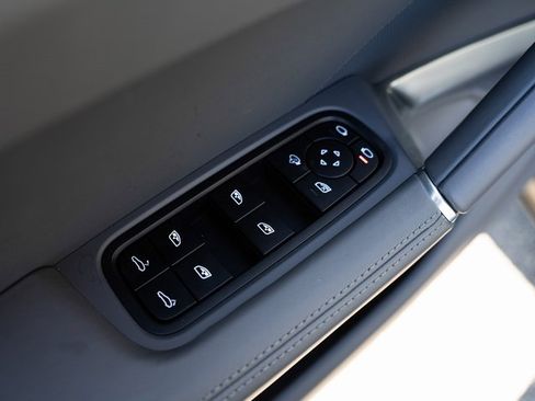 Certified 2022 Porsche Cayenne Turbo image 16