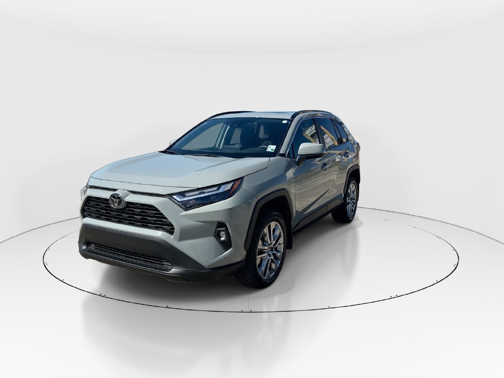 Used 2023 Toyota RAV4 XLE Premium FWD image 4