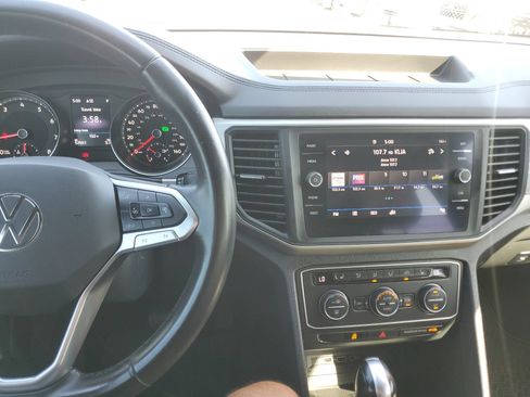 Used 2020 Volkswagen Atlas Cross Sport SE FWD image 22