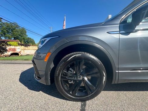 Certified 2024 Volkswagen Tiguan SE R-Line image 10