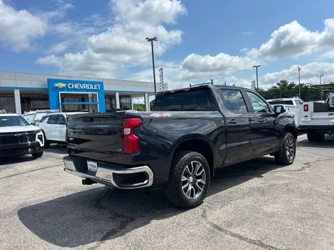 Used 2022 Chevrolet Silverado 1500 LT AWD/4WD image 3