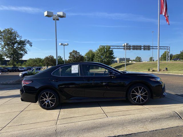 Used 2024 Toyota Camry SE FWD image 13