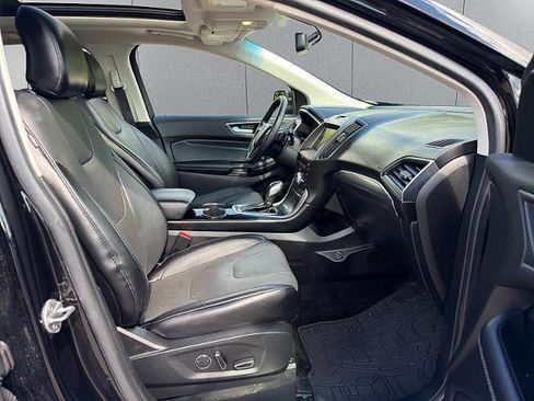 Used 2018 Ford Edge Titanium w/ Equipment Group 301A AWD/4WD image 16