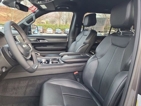 Used 2023 Jeep Wagoneer L Series II w/ Flexible Seating Group image 34