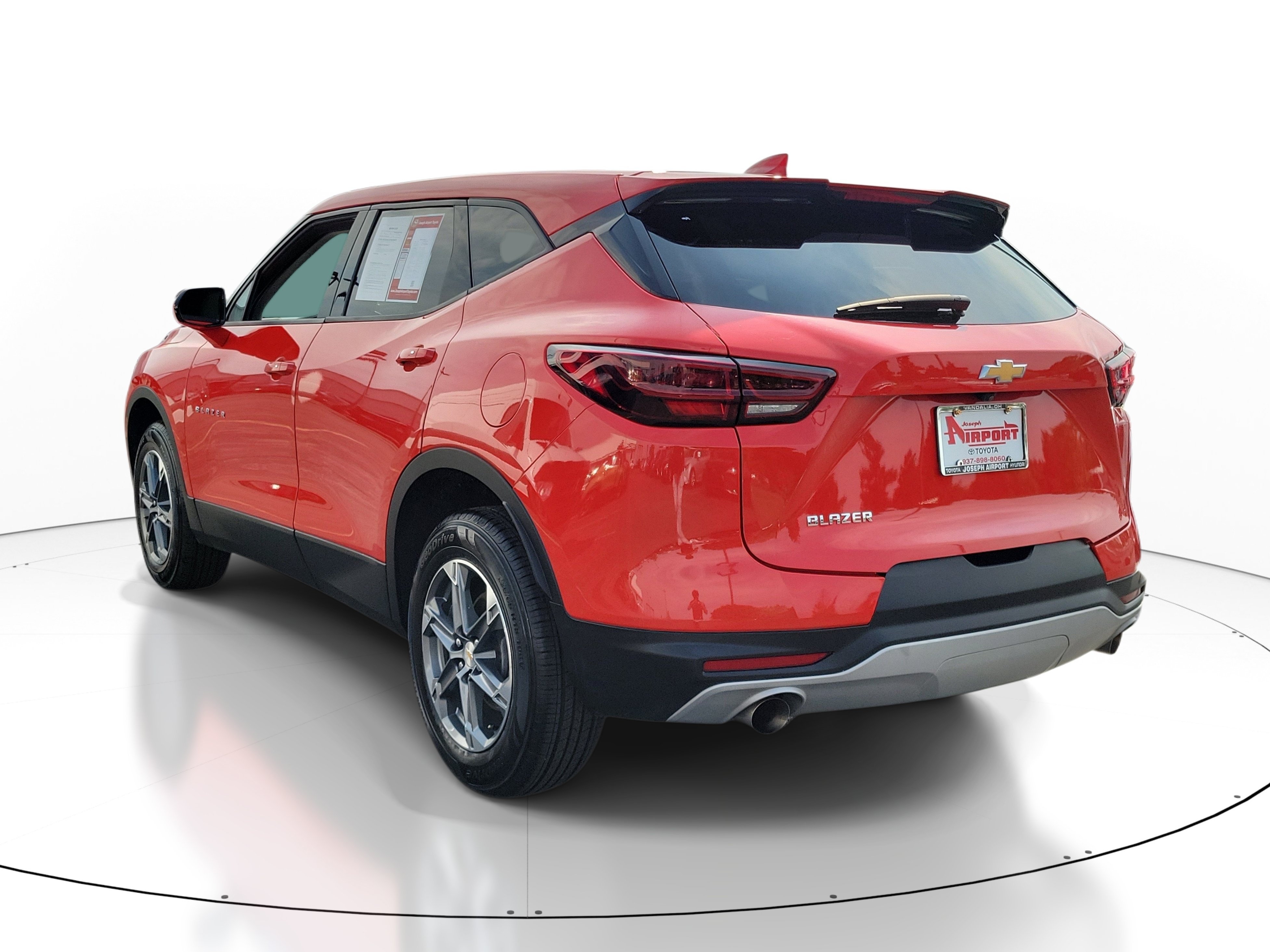 Used 2025 Chevrolet Blazer LT FWD image 3