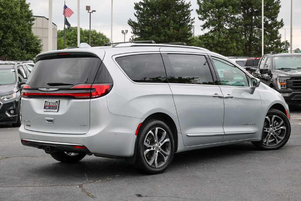Used 2022 Chrysler Pacifica Pinnacle AWD/4WD image 3