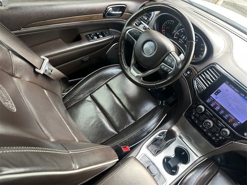 Used 2019 Jeep Grand Cherokee Overland image 28