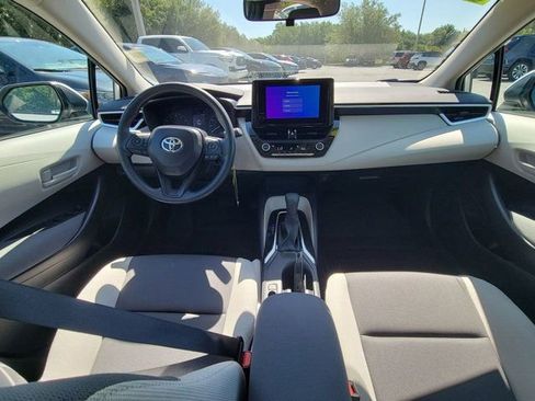 Used 2025 Toyota Corolla LE FWD image 2