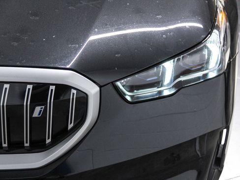 New 2026 BMW i5 eDrive40 w/ Convenience Package image 10