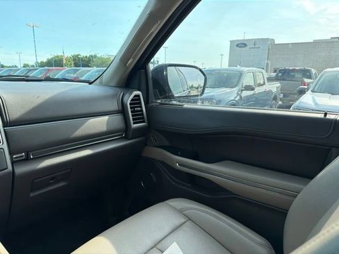 Used 2021 Ford Expedition XLT AWD/4WD image 23
