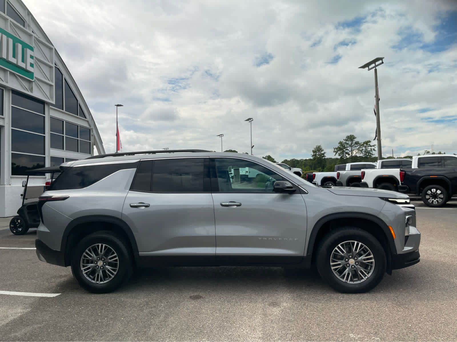 Used 2024 Chevrolet Traverse LT AWD/4WD image 4