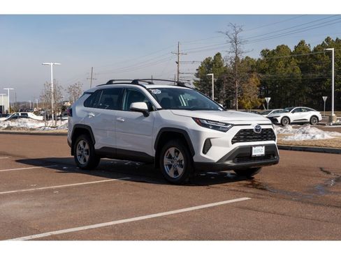 Used 2025 Toyota RAV4 XLE image 3