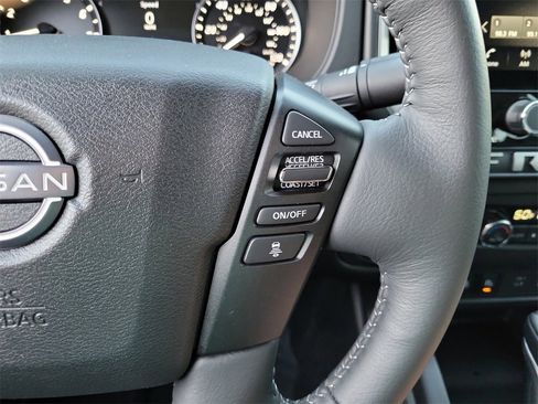 Used 2025 Nissan Frontier SV w/ SV Convenience Package image 6