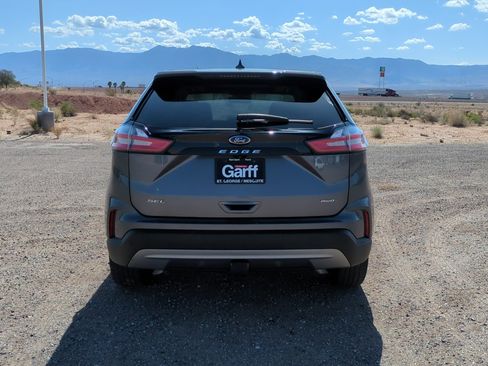 Used 2021 Ford Edge SEL w/ Convenience Package AWD/4WD image 4