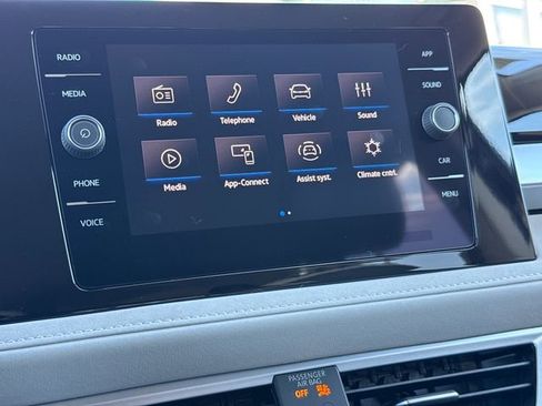 Used 2025 Volkswagen Taos SE image 37