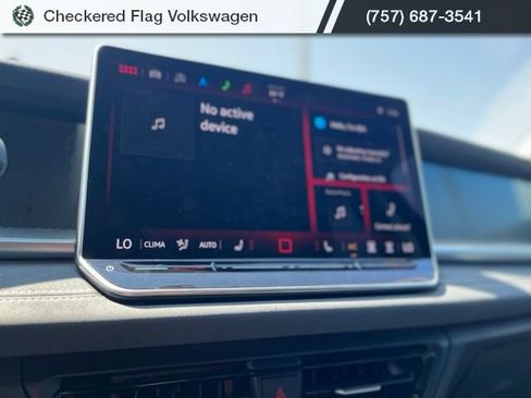 Used 2025 Volkswagen Tiguan SE FWD image 35