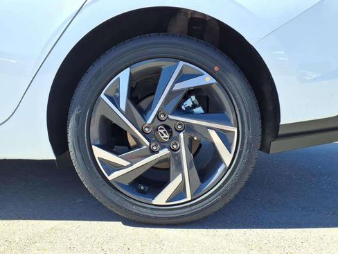 New 2026 Hyundai Elantra Limited FWD image 15
