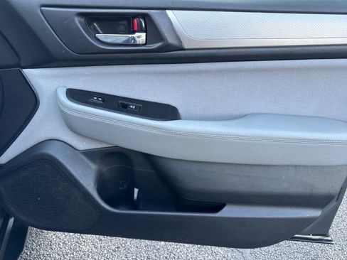 Used 2019 Subaru Outback 2.5i Premium image 29