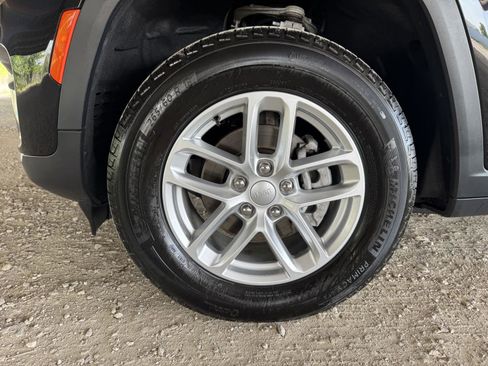 Used 2025 Jeep Grand Cherokee Laredo X w/ Luxury Tech Group I image 42