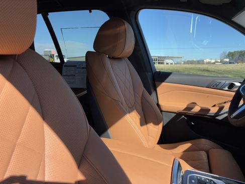 Used 2026 BMW X5 xDrive50e w/ M Sport Package image 21