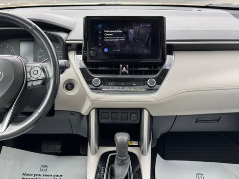 Used 2023 Toyota Corolla Cross LE w/ Moonroof Package image 42