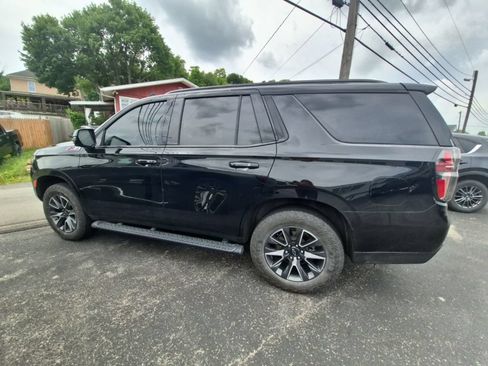 Used 2023 Chevrolet Tahoe Z71 w/ Luxury Package AWD/4WD image 4