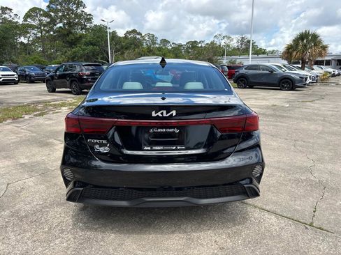 Used 2023 Kia Forte LXS FWD image 4