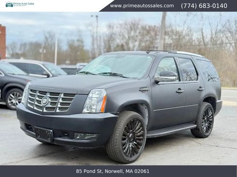 Used 2011 Cadillac Escalade AWD w/ Touring Package image 3