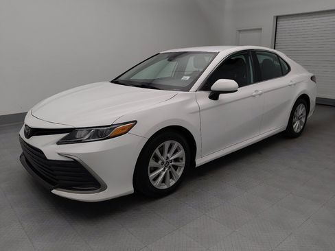 Used 2022 Toyota Camry LE image 2