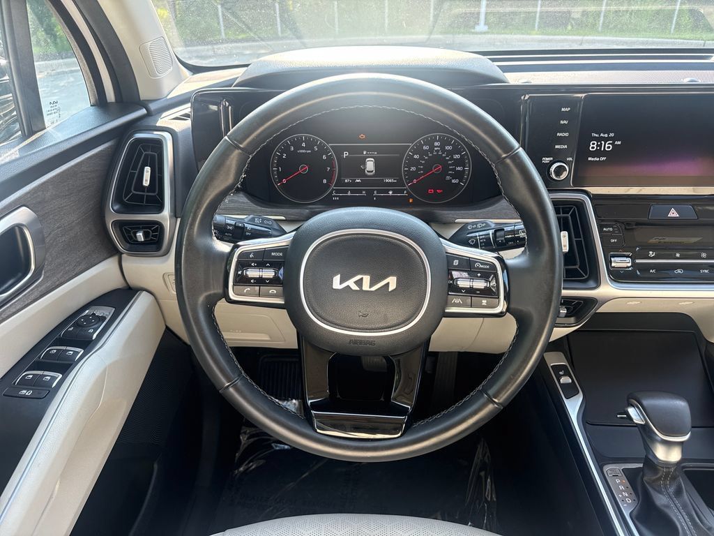 Used 2023 Kia Sorento EX w/ Panoramic Sunroof Package FWD image 19