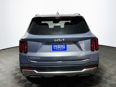 Used 2024 Kia Sorento S FWD image 6