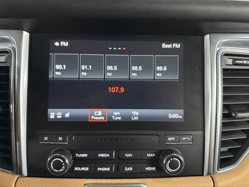 Used 2018 Porsche Macan GTS AWD/4WD image 46
