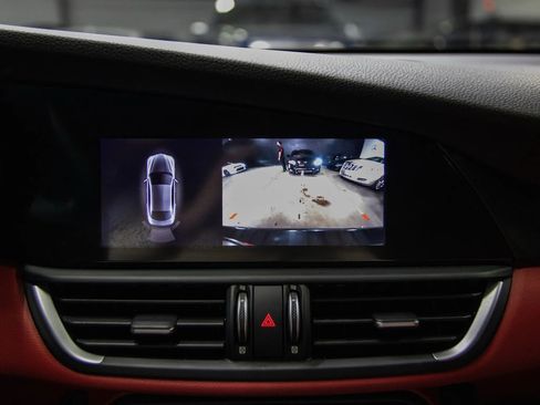 Used 2020 Alfa Romeo Giulia w/ Nero Edizione image 32