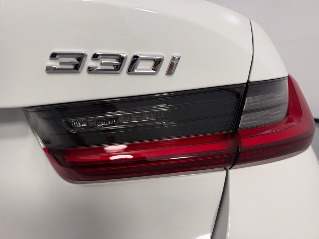 Used 2023 BMW 330i xDrive Sedan w/ Premium Package AWD/4WD image 7
