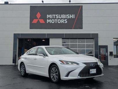 Used 2021 Lexus ES 300h w/ Accessory Package 2