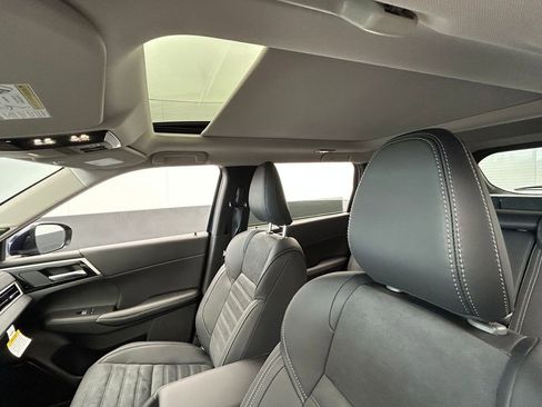 New 2026 Mitsubishi Outlander SE image 12